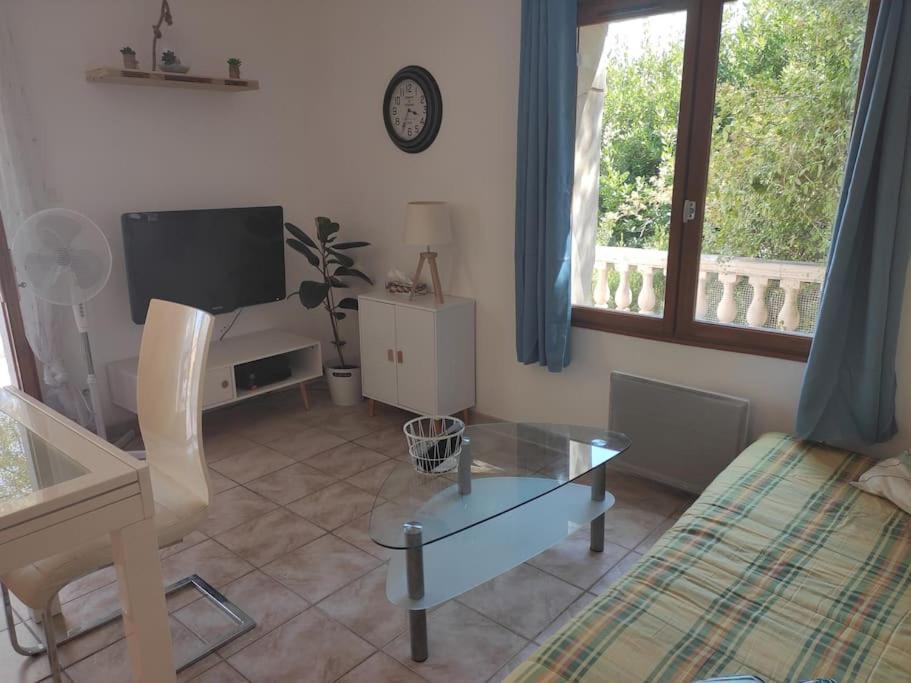 T2 En Rez De Chaussee De Villa A Cuers Exterior photo